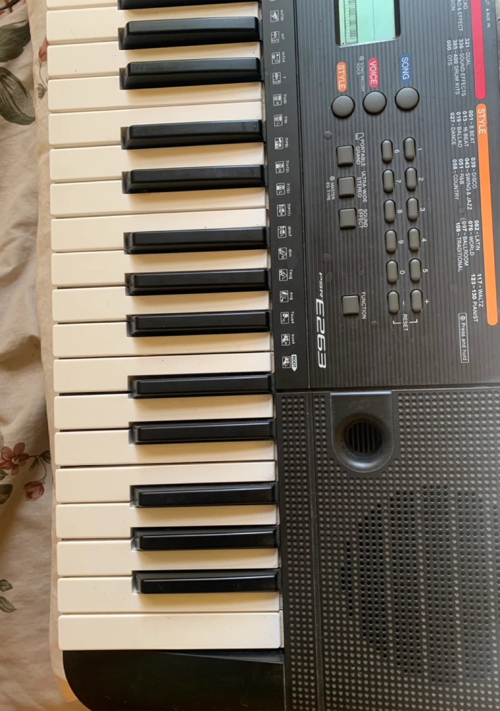 Yamaha EZ-263 Keyboard $200