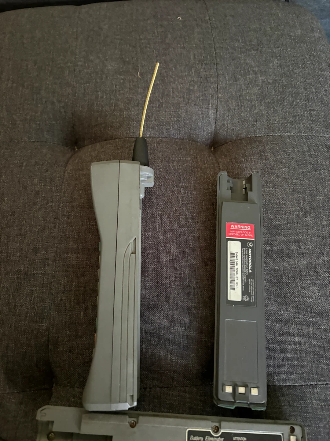 Motorola CellularOne Ultra Classic II Cell Phone with Battery - photo 2