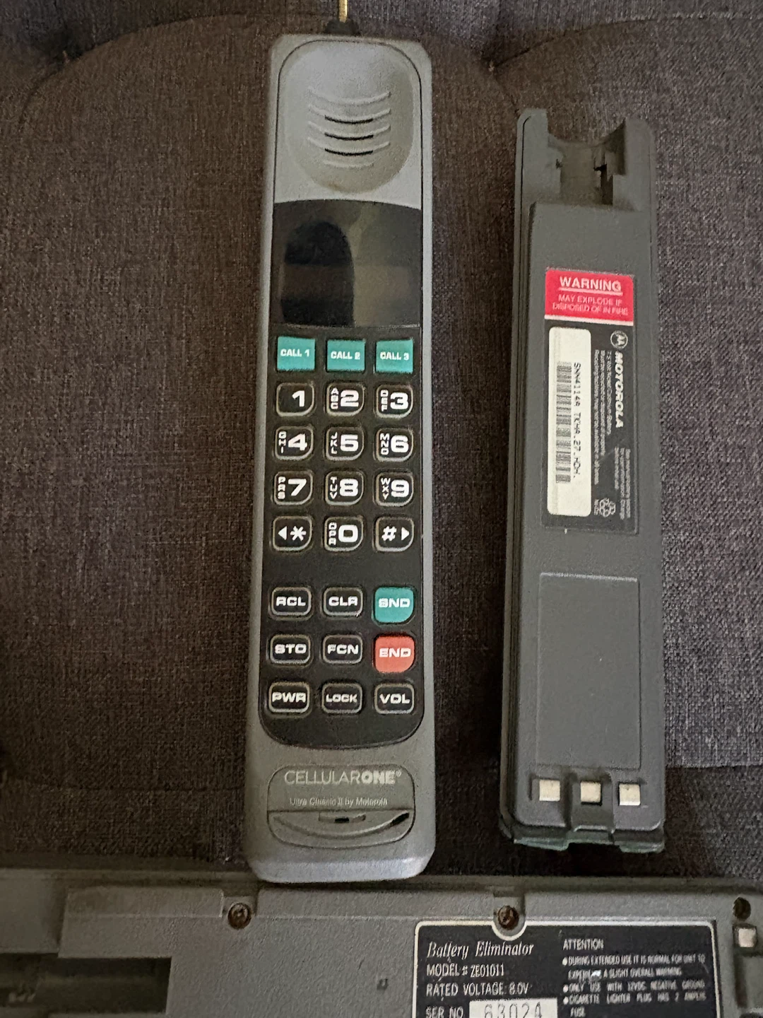 Motorola CellularOne Ultra Classic II Cell Phone with Battery - photo 4
