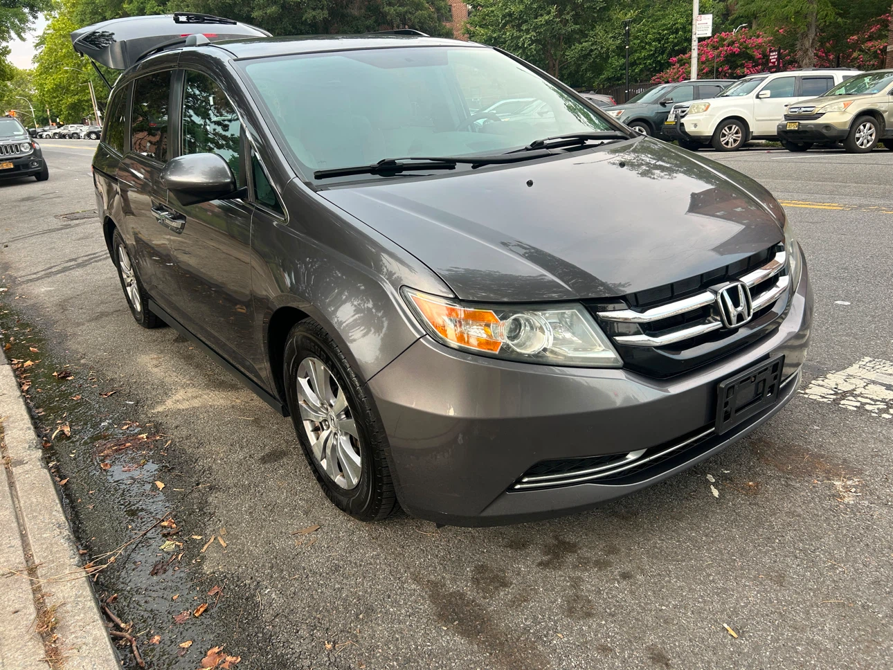 2015 Honda Odyssey LX Minivan - photo 2