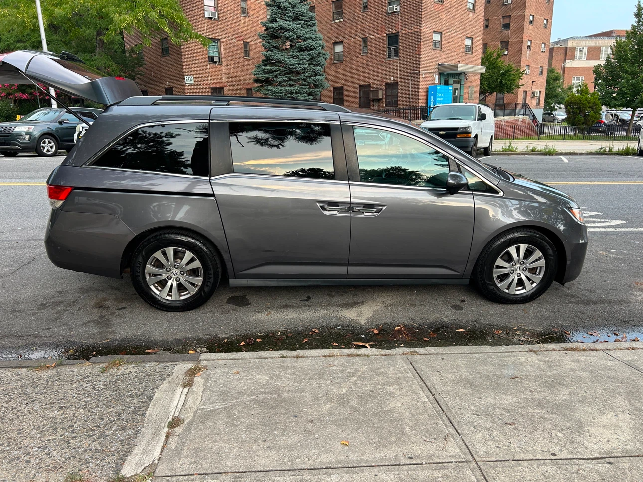 2015 Honda Odyssey LX Minivan - photo 3