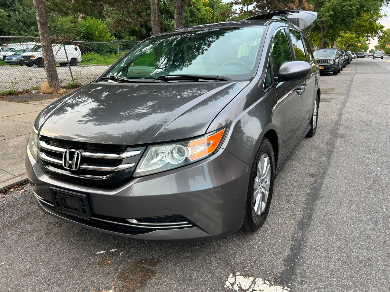 2015 Honda Odyssey LX Minivan - photo 4