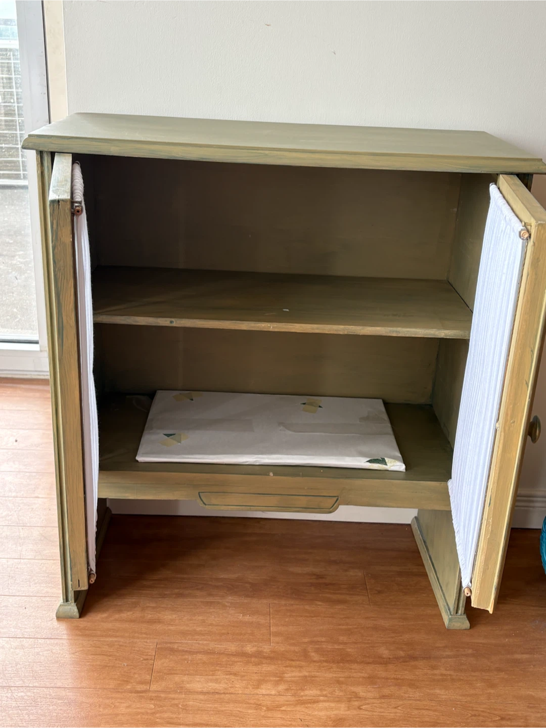 Meuble de rangement vert antiquité avec portes décorées - photo 2
