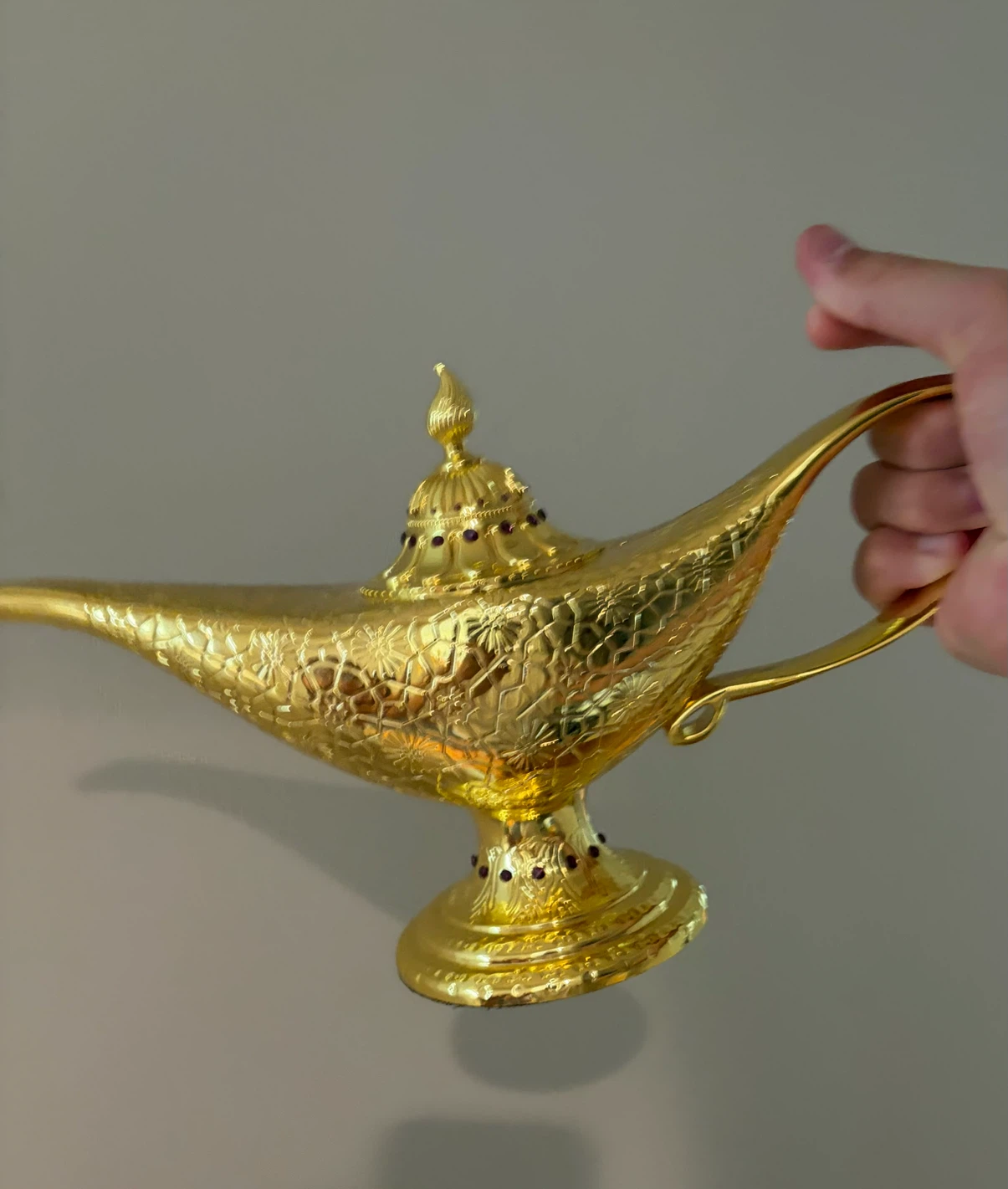 Aladdin New York Golden Genie Lamp
