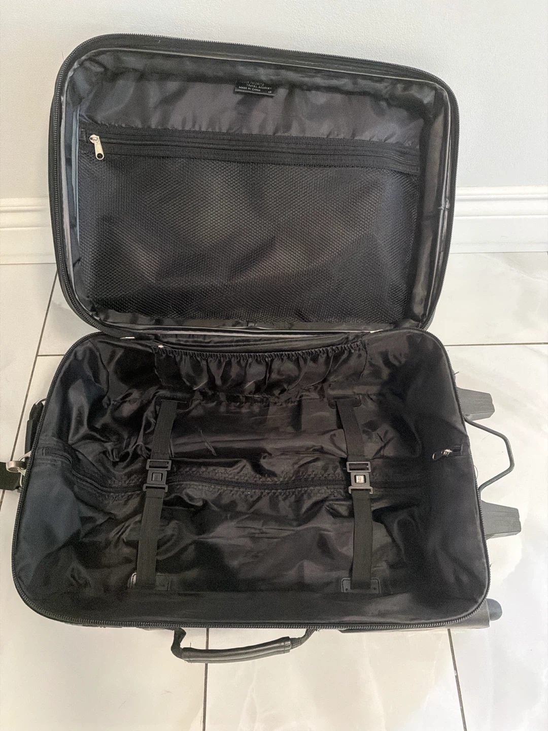 Travelers Club Black Carry-On Spinner Luggage - photo 5
