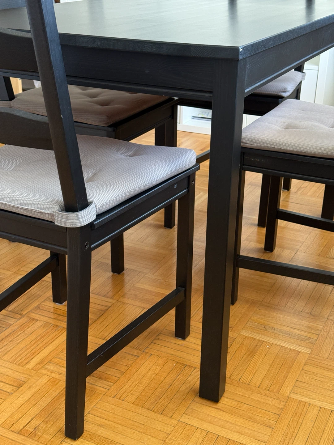 Moving Sale - IKEA Table + 4 Chairs - photo 4