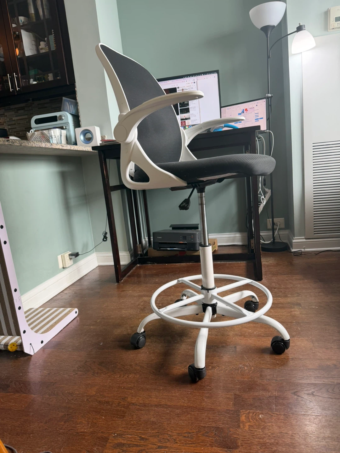 $280 ergonomic amazon Desk officr chair - photo 2