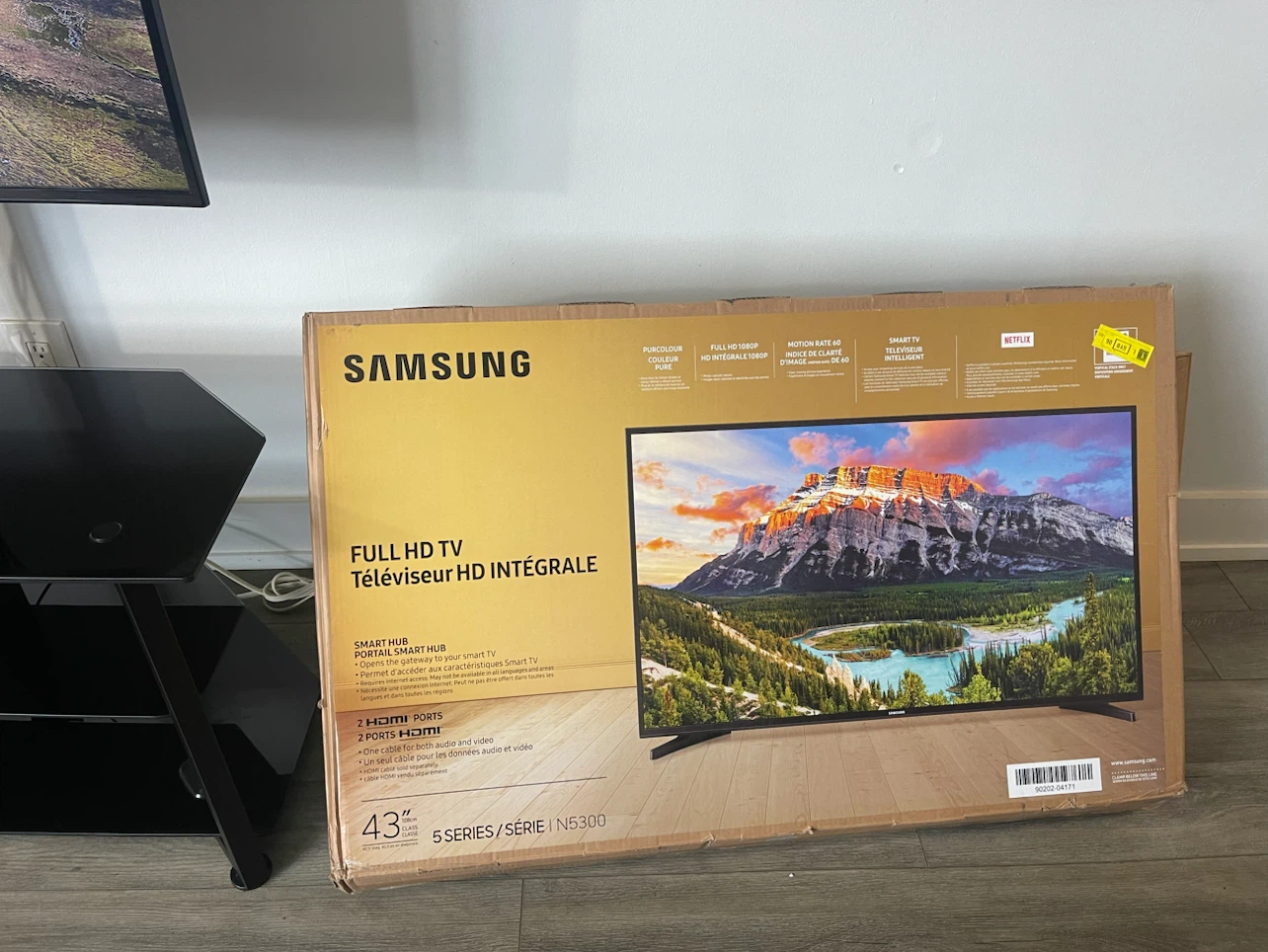 FITUEYES TV Stand with Mount and 43 inches Samsung HD TV