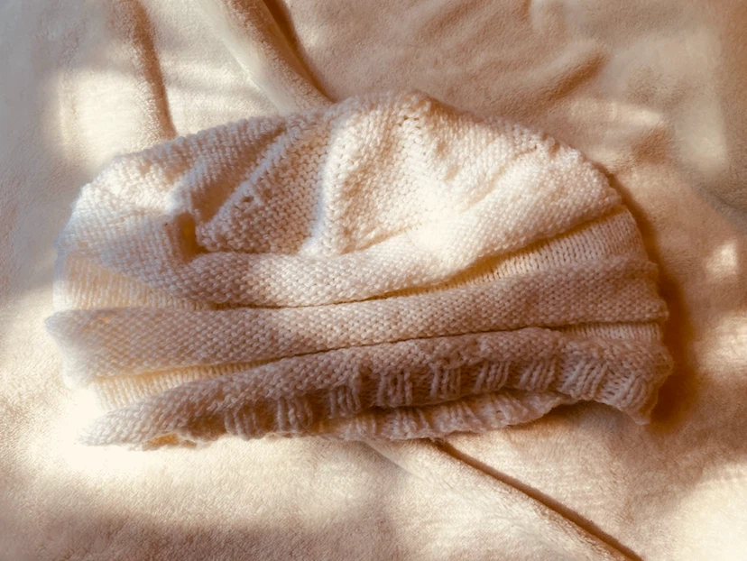 Hand-knitted White Beret - photo 2