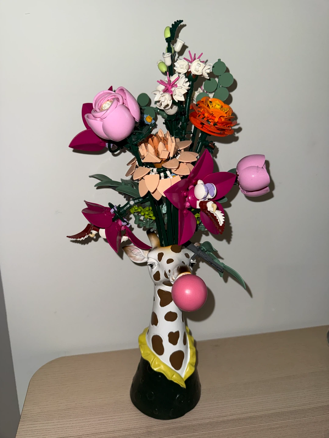 Giraffe Figurine Vase & Lego Flower Bouquet - photo 2