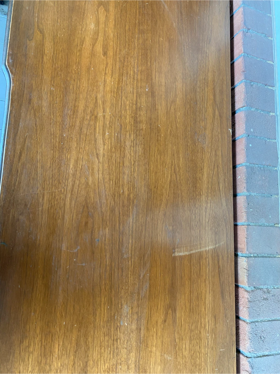 Desk - photo 3