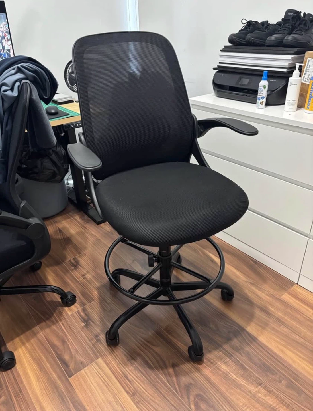 Office Chair / Drafting chair