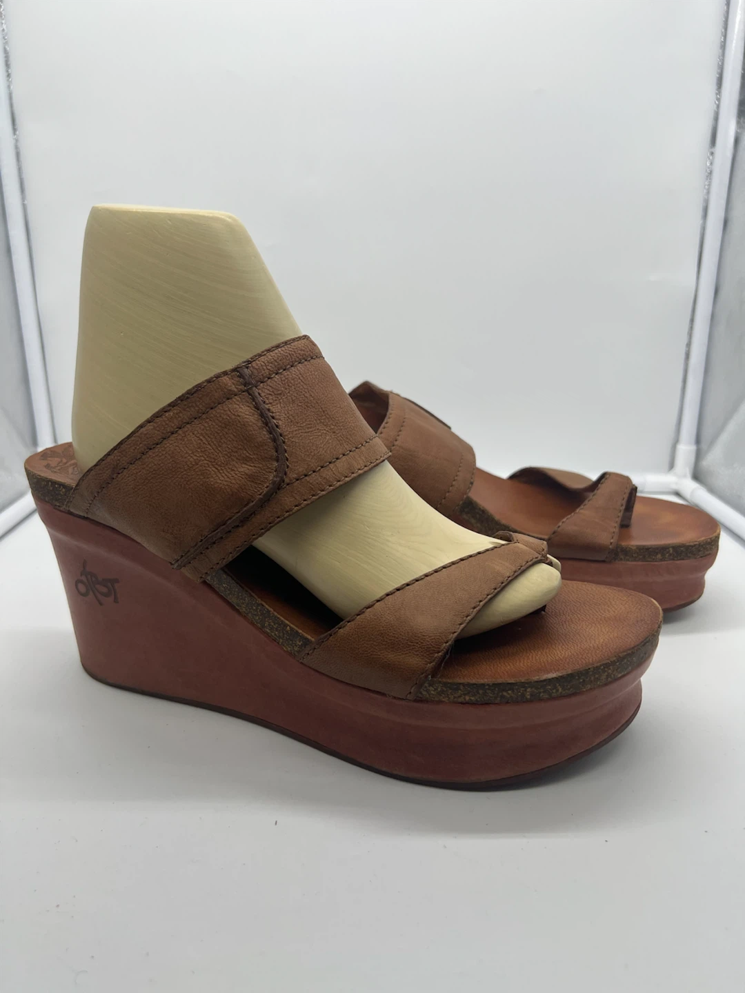 OTBT Brookfield Brown Leather Top Separator Thong Wedges 11