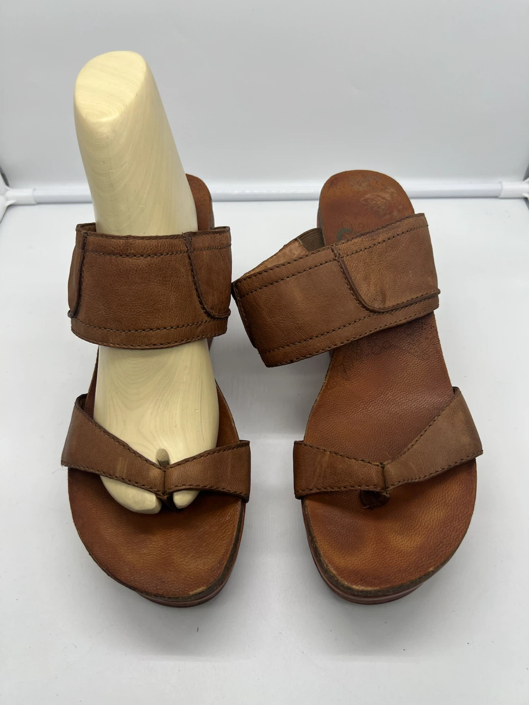 OTBT Brookfield Brown Leather Top Separator Thong Wedges 11 - photo 2