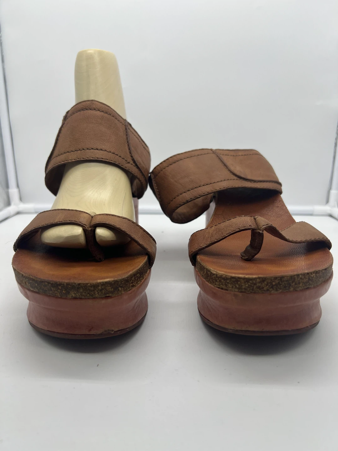 OTBT Brookfield Brown Leather Top Separator Thong Wedges 11 - photo 3