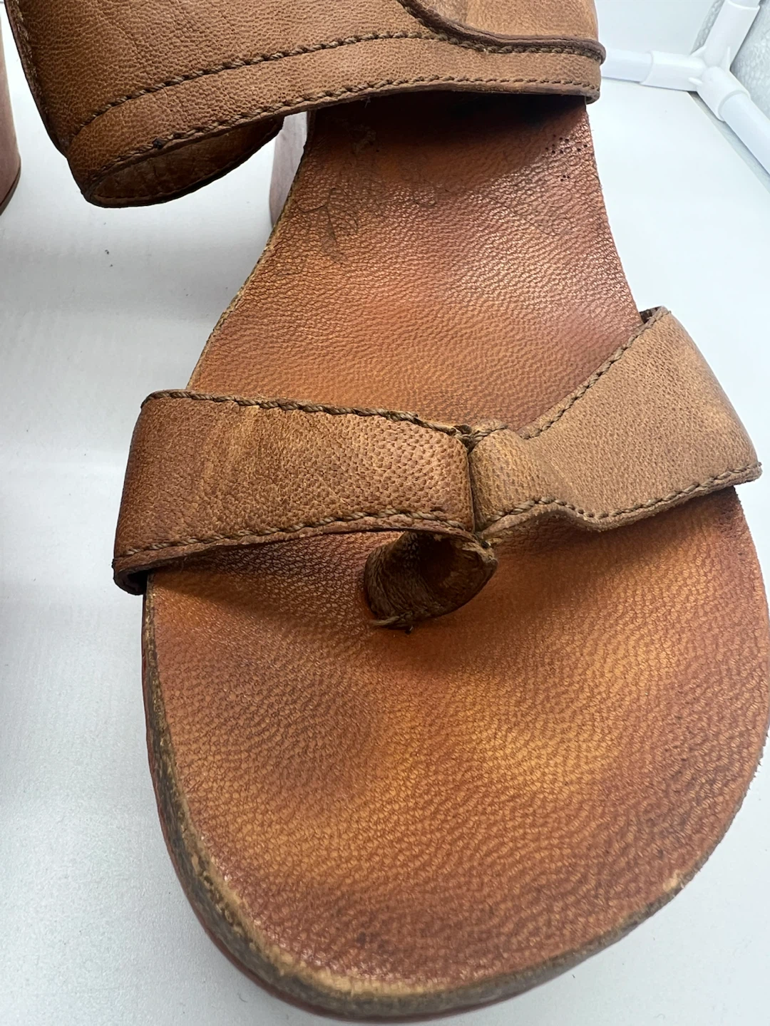 OTBT Brookfield Brown Leather Top Separator Thong Wedges 11 - photo 4