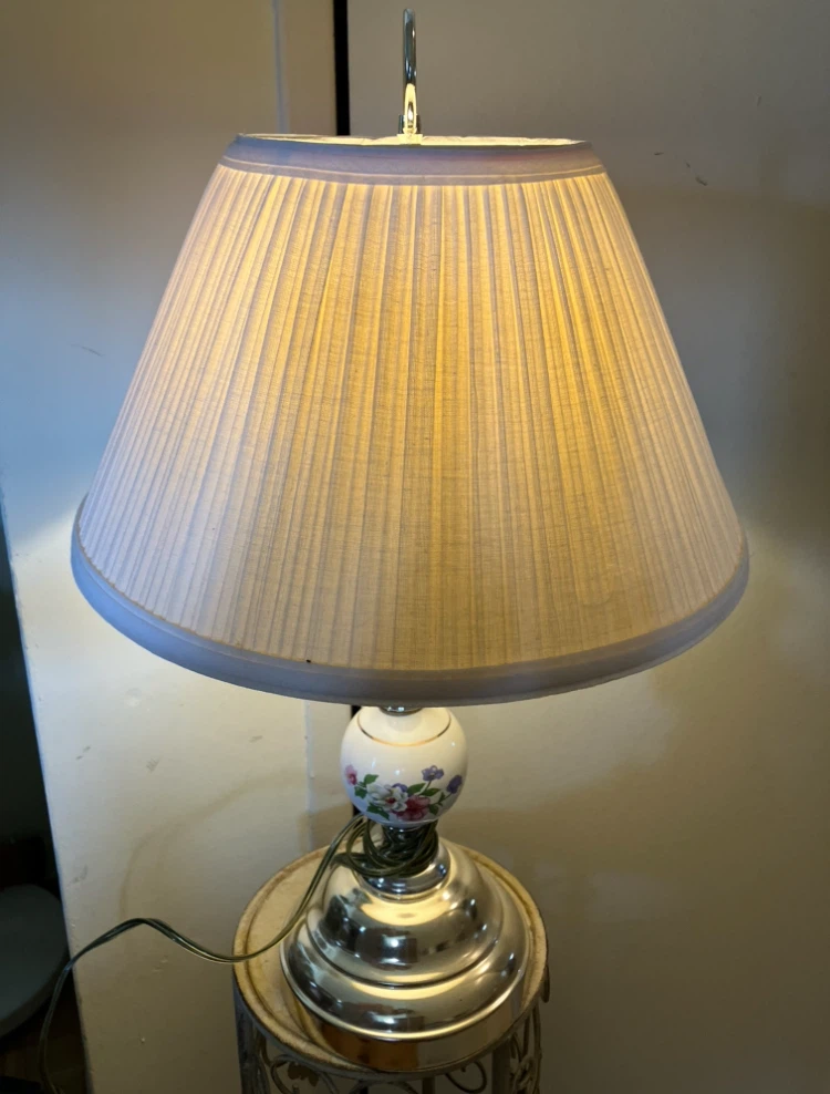 Table Lamp with Floral Accent