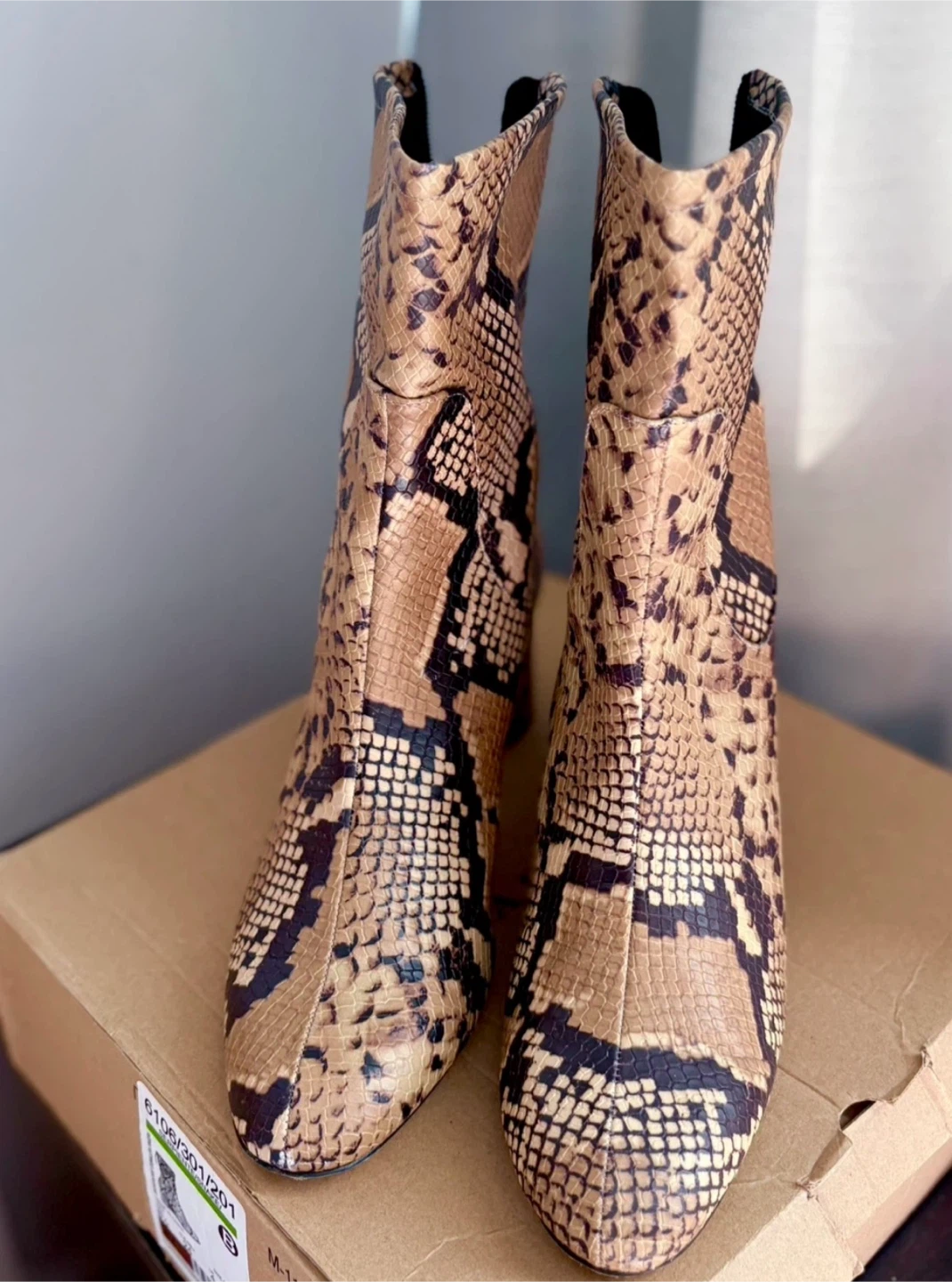 Zara snakeskin boots !! - photo 2