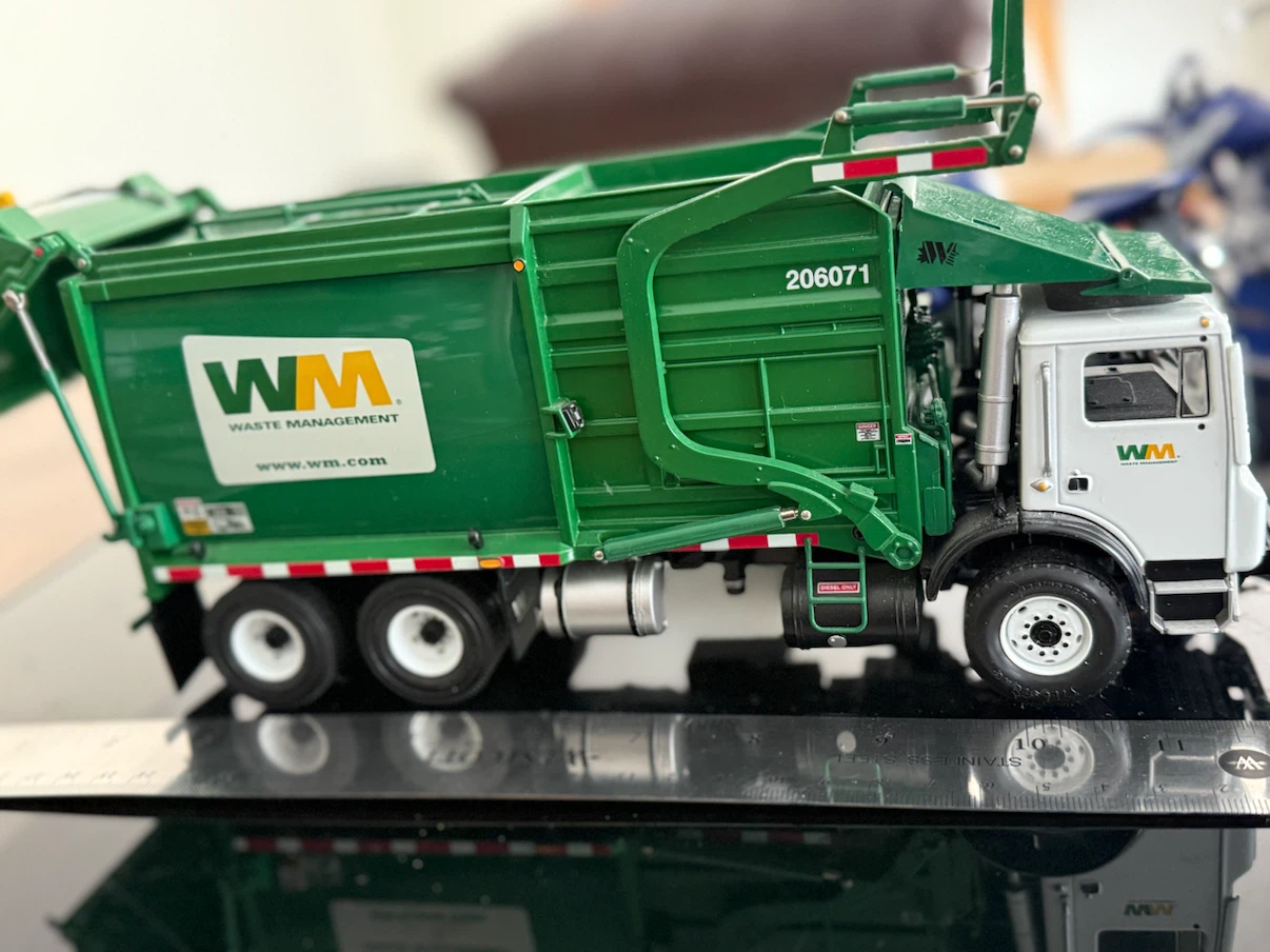 WASTE MANAGEMENT DIE CAST - photo 3