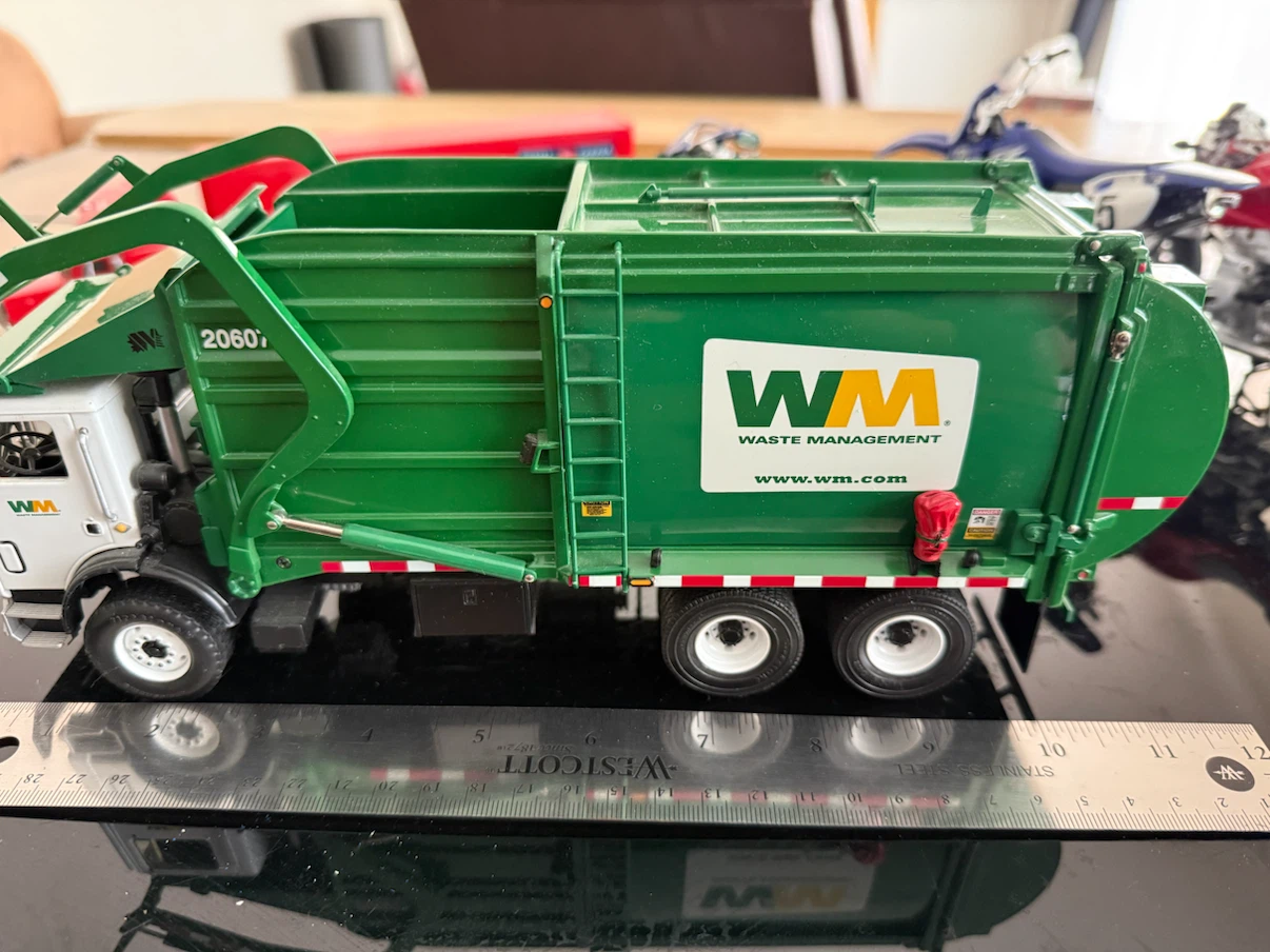 WASTE MANAGEMENT DIE CAST - photo 4