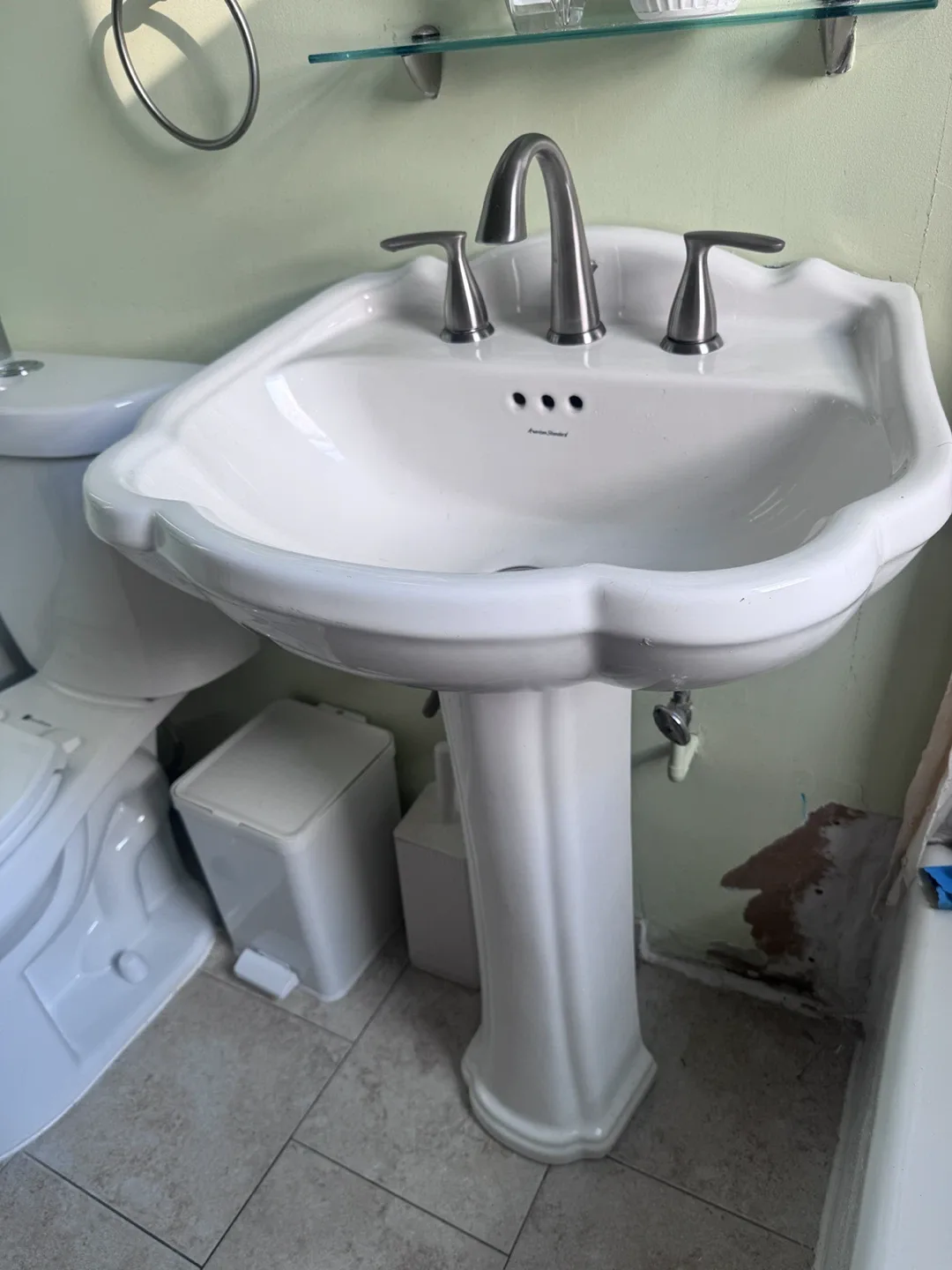 Pedestal sink white