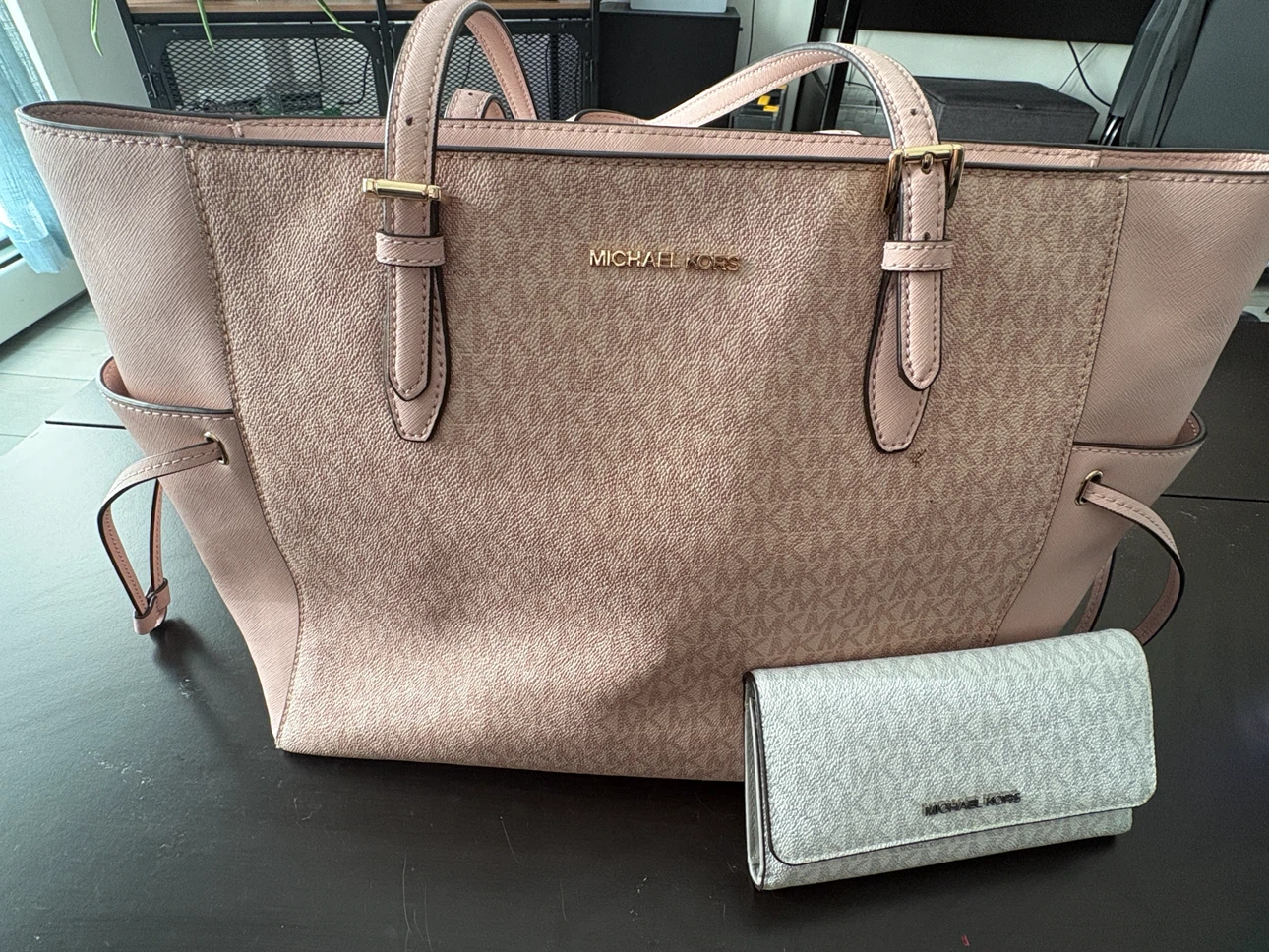 Michael Kors Wallet and Purse