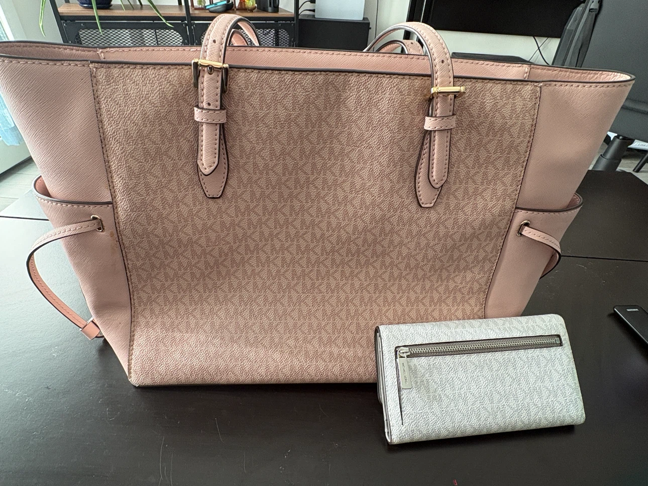 Michael Kors Wallet and Purse - photo 2