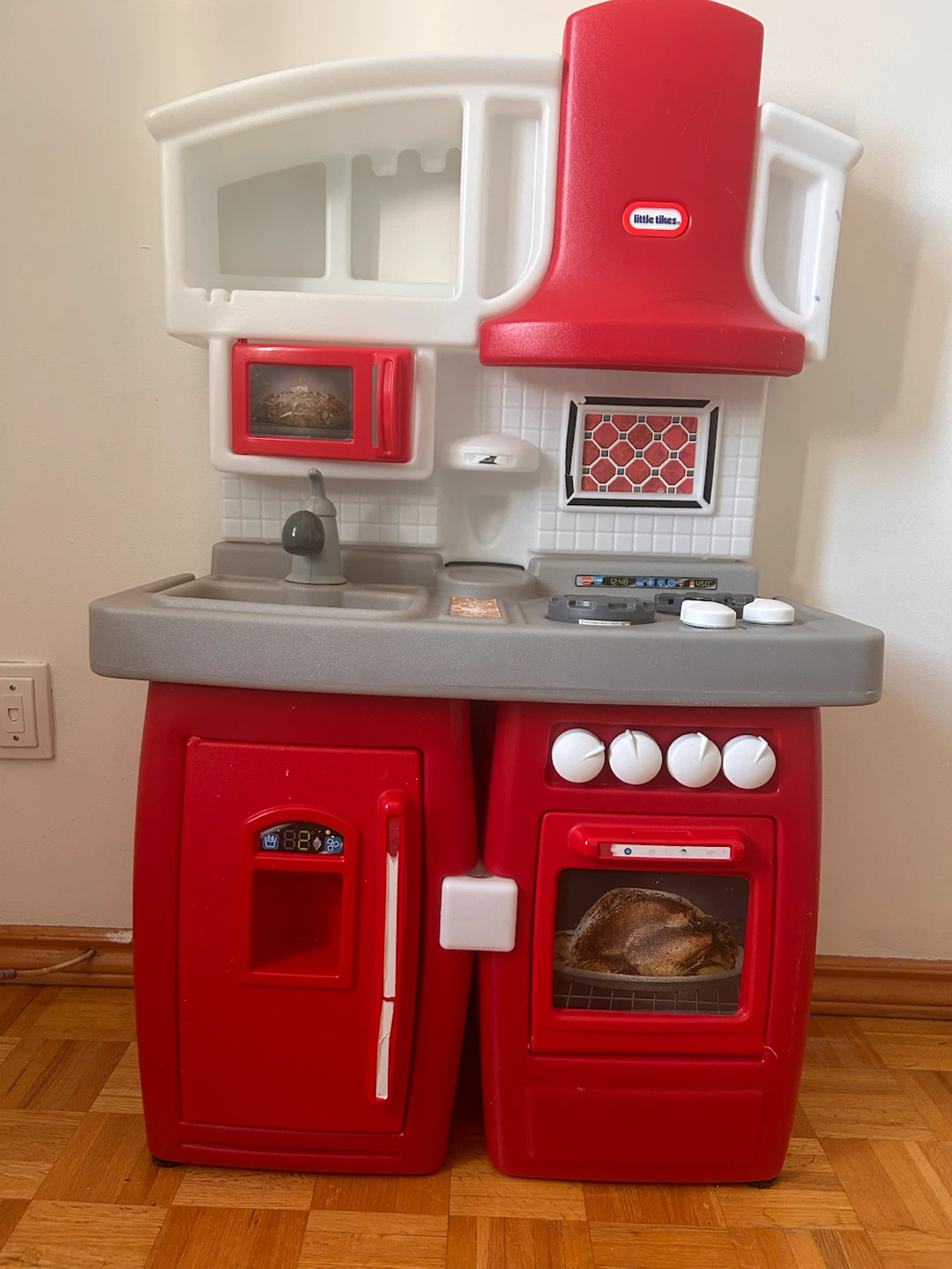 Little Tikes Red and White Play Kitchen