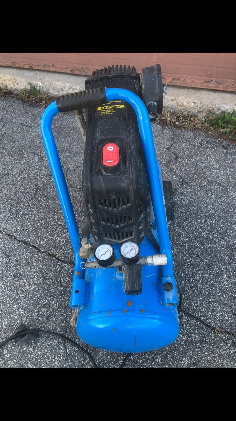 8 gallon Campbell Hausfeld Air Compressor - photo 4