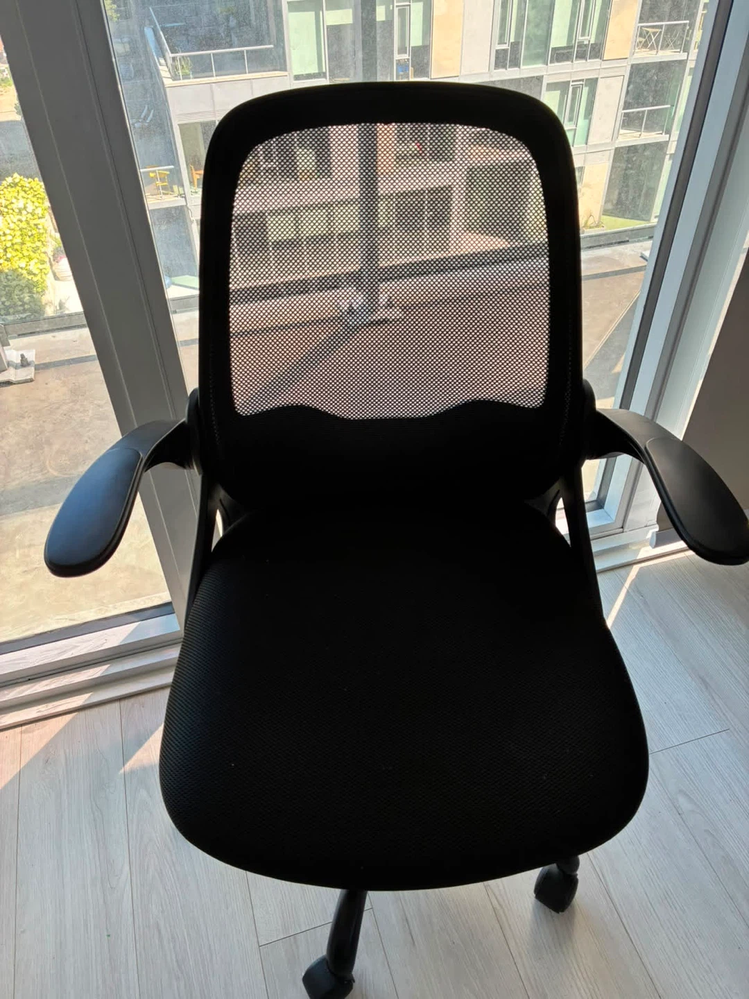 Black Mesh Office Chair – Great Condition