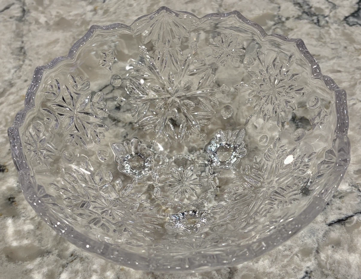 Footed Pressed Glass Serving Bowl – Starburst Snowflake Pattern - photo 2