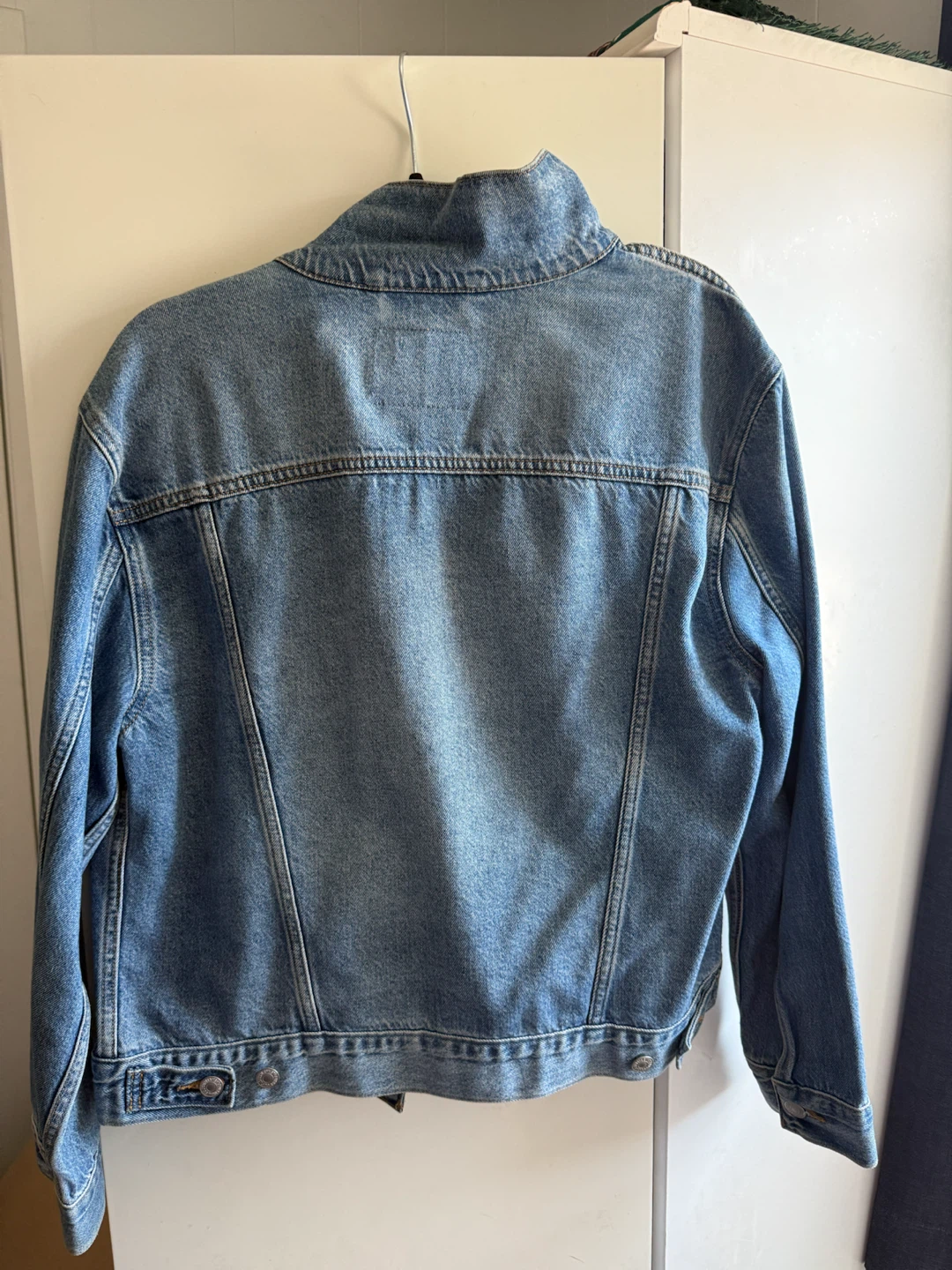 Women’s Levi's Trucker Denim Jacket - Size Medium - photo 2