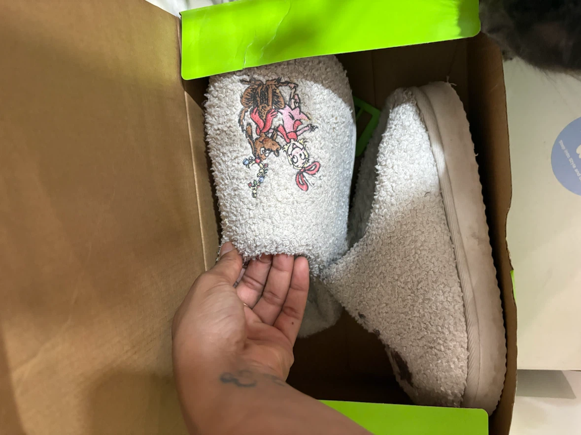 Fuzzy Slippers with (Cindy lou) Cartoon Characters