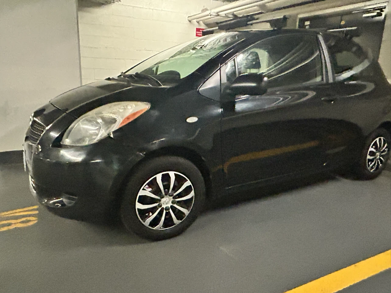 Black Toyota Yaris Hatchback 2007 - photo 4