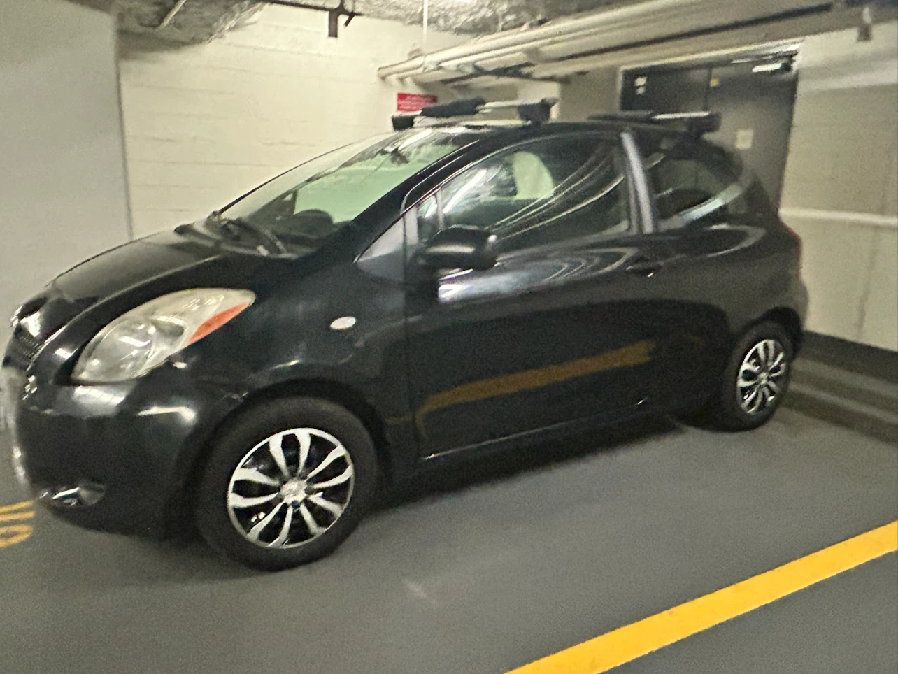 Black Toyota Yaris Hatchback 2007 - photo 5