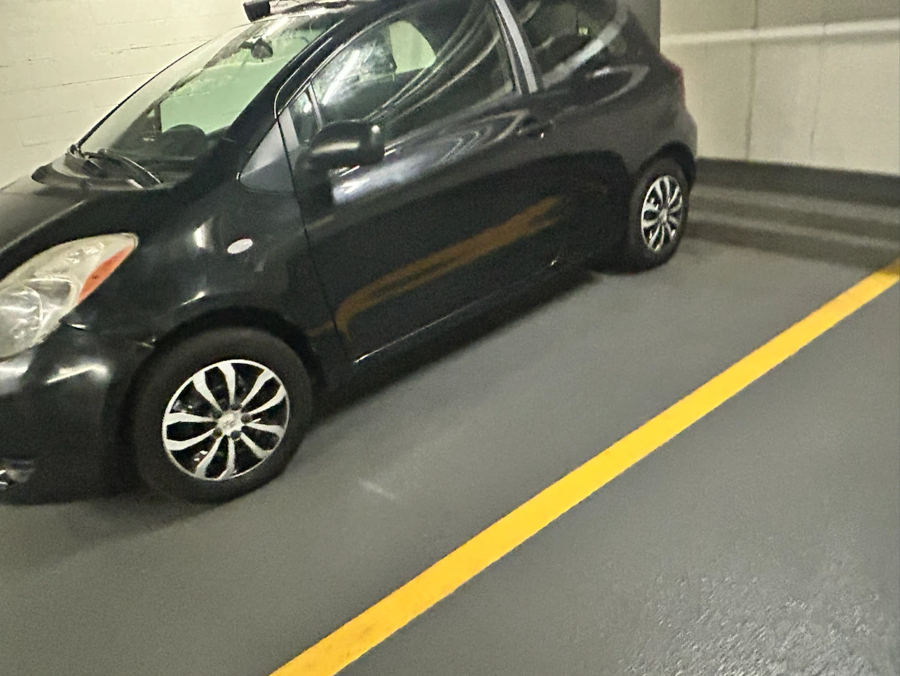 Black Toyota Yaris Hatchback 2007 - photo 2