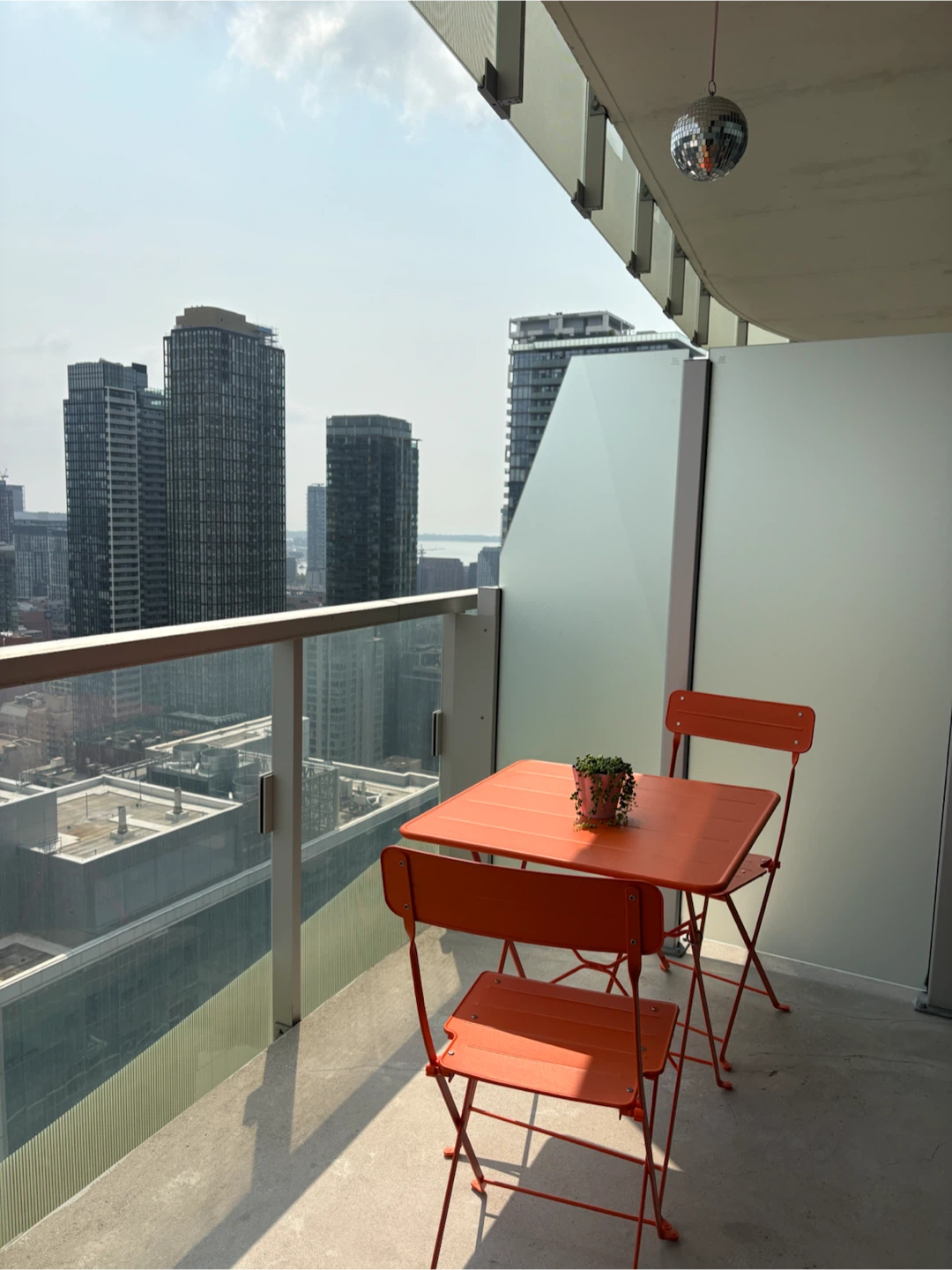 IKEA SUNDSÖ Table + 2 Folding Chairs Set (Like New) - photo 2
