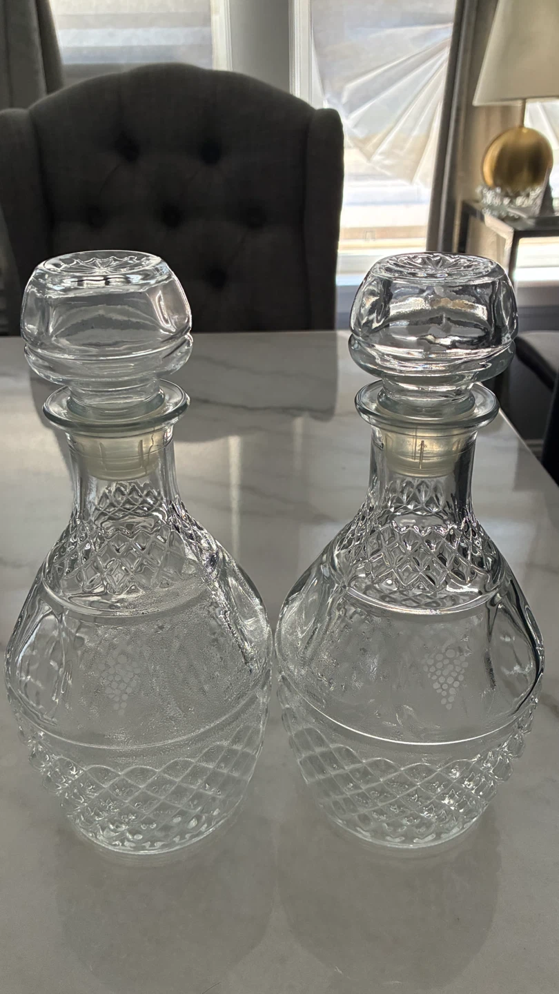Set of 2 Clear Glass Decanters with Stopper - photo 3