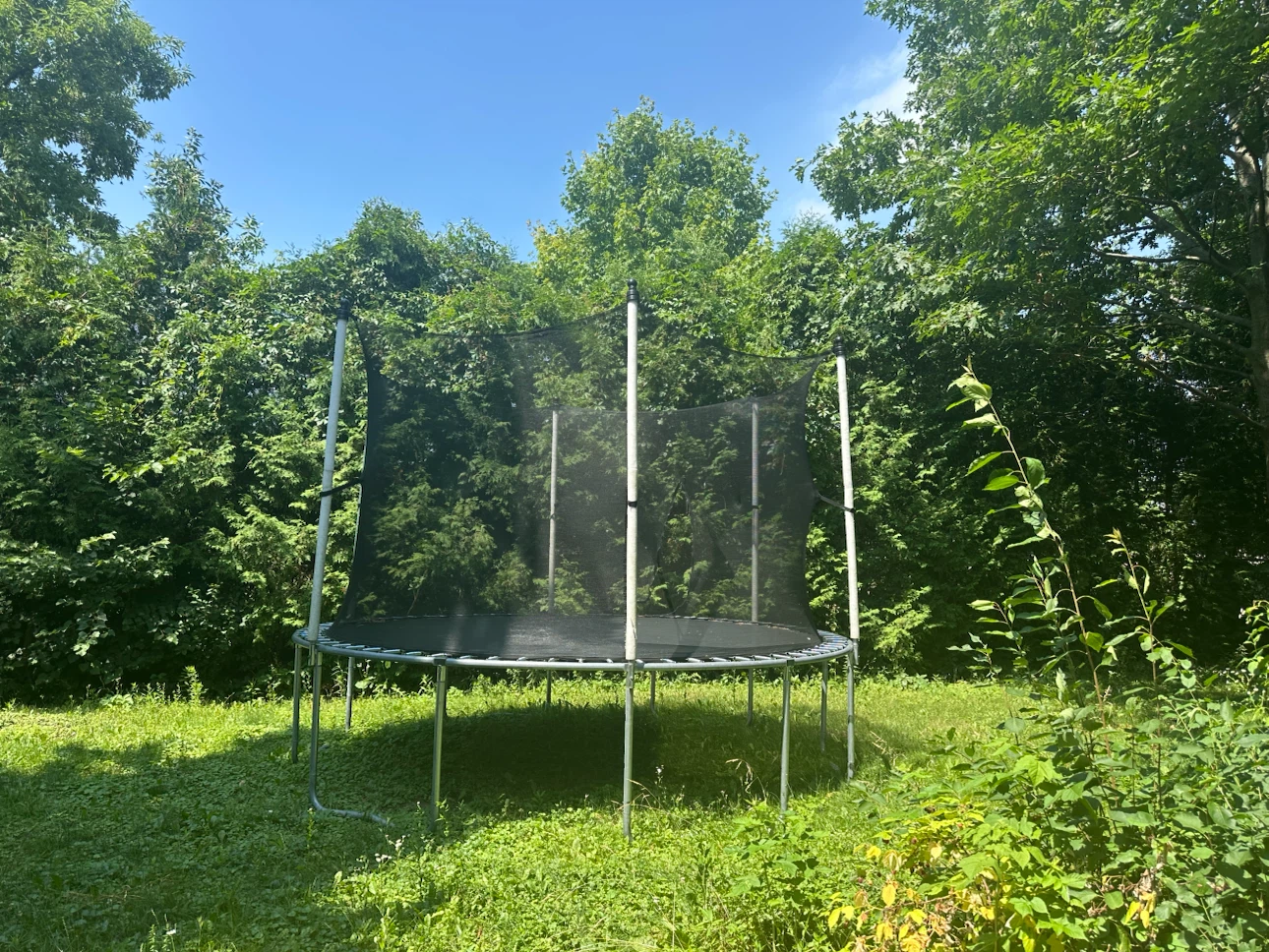 Trampoline with safety net