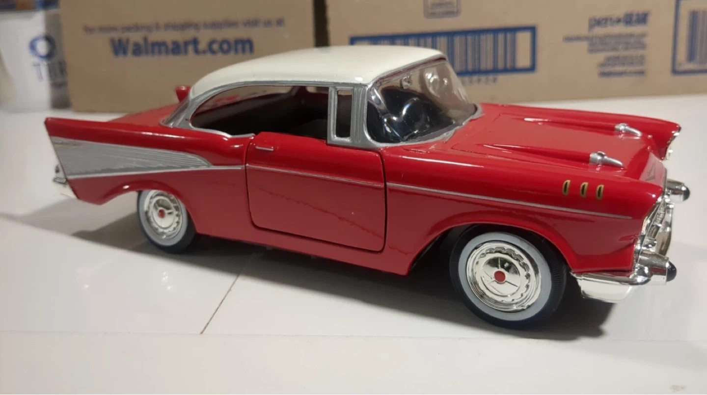 Red and White 1957 Chevrolet Bel Air Model Car - photo 2