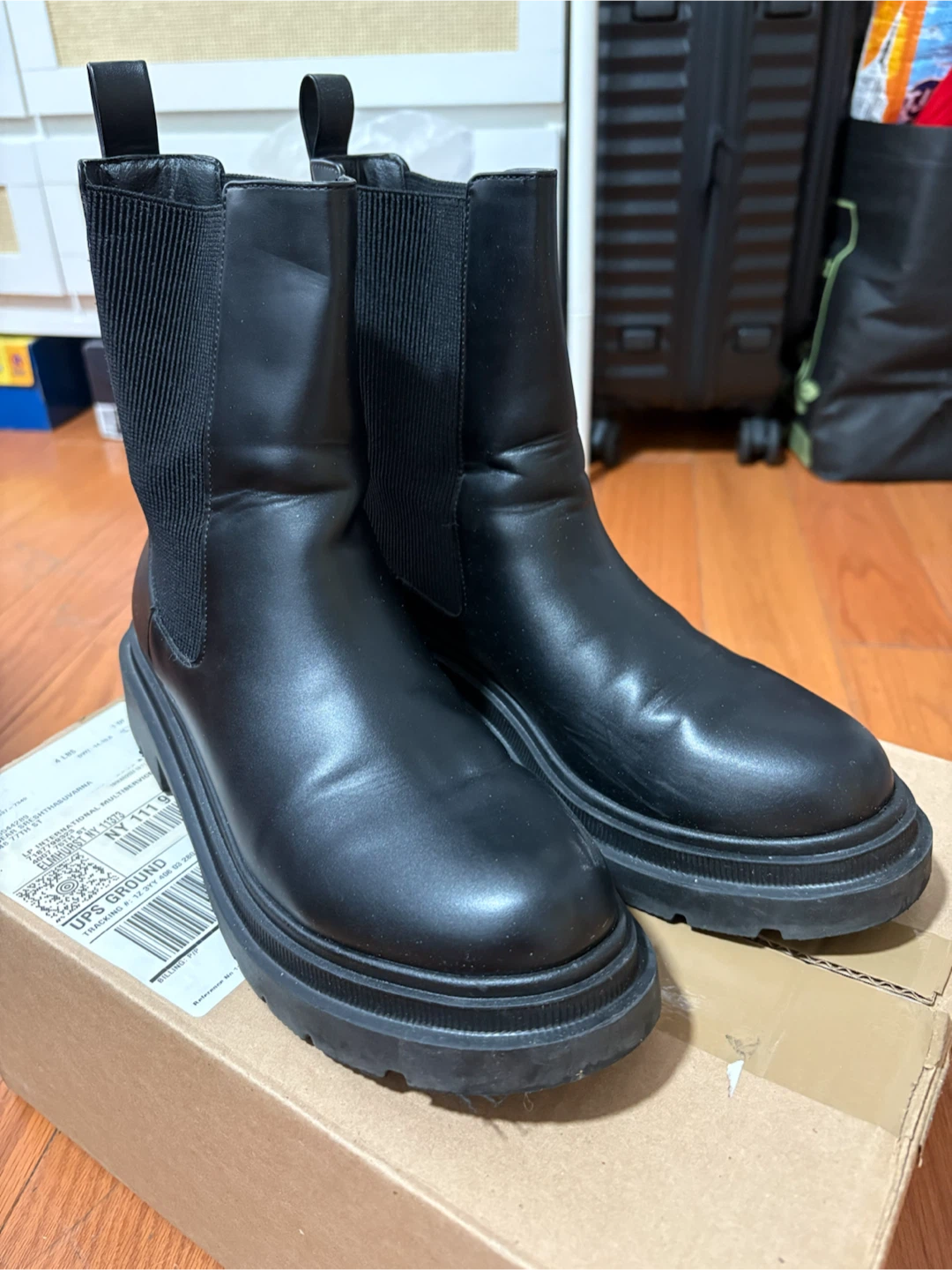 GU Black Chelsea Boots