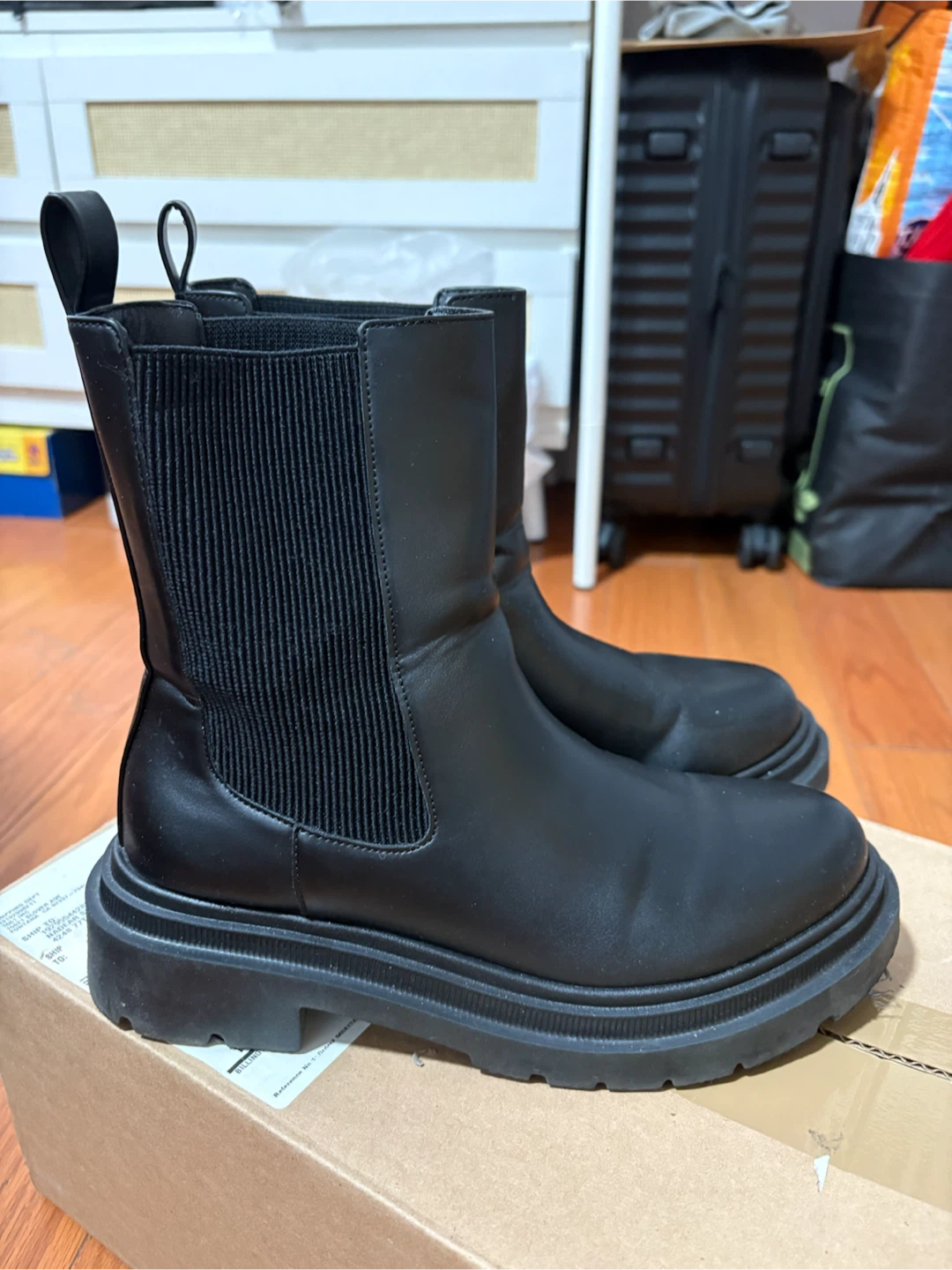GU Black Chelsea Boots - photo 2
