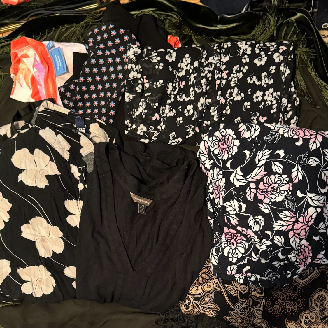 Bundle-7 pieces of  clothing in good and very good condition