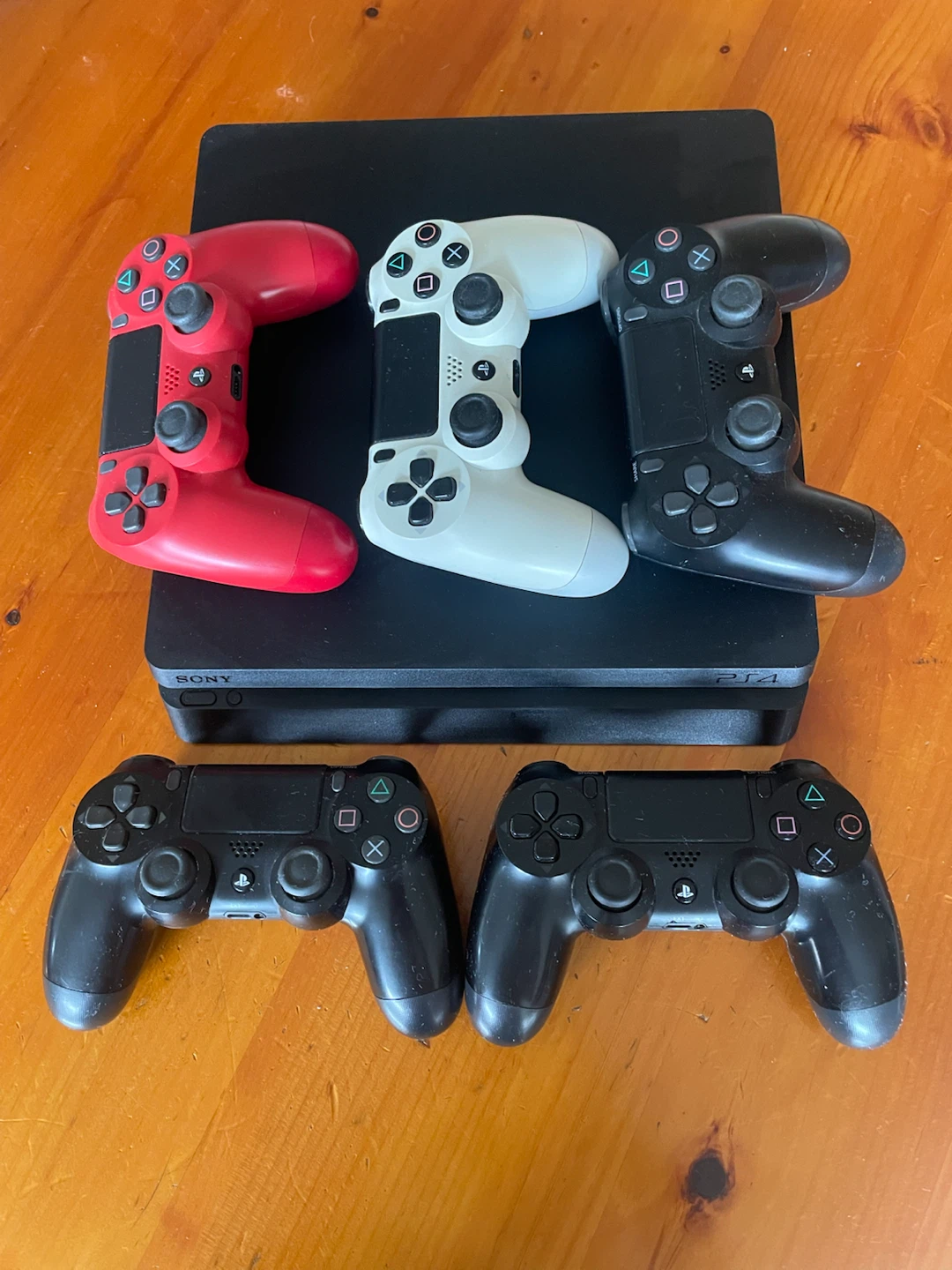 Sony PlayStation 4 Slim with 4 DualShock Controllers