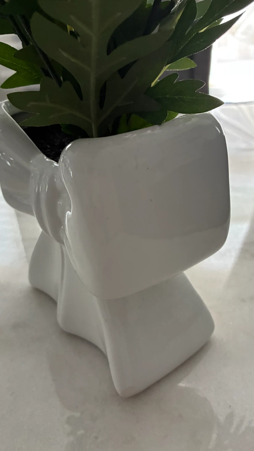 White Ceramic Bow Vase with Artificial Flowers - photo 4