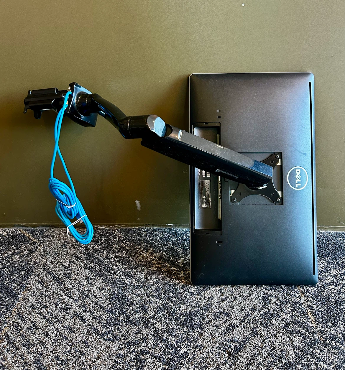 MOVING SALE Dell Monitor with Fleximounts Arm - photo 3