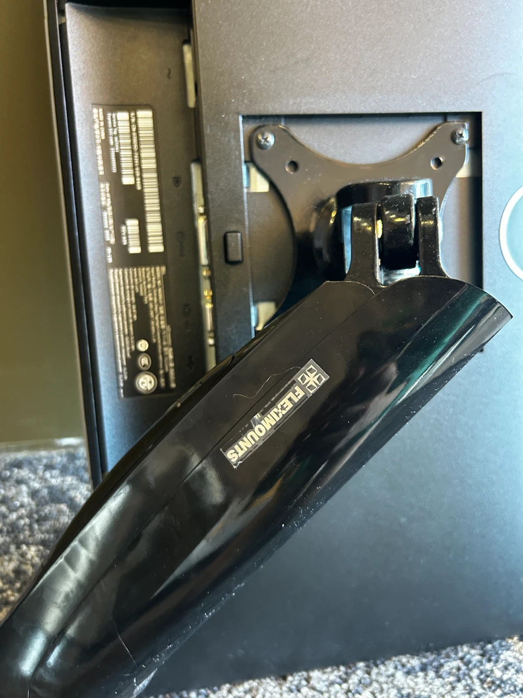 MOVING SALE Dell Monitor with Fleximounts Arm - photo 4