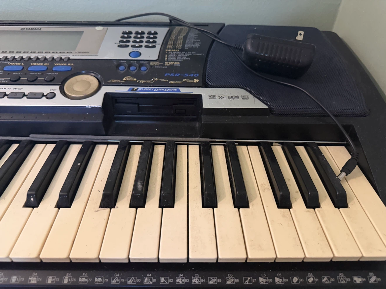Yamaha PSR-540 Electronic Keyboard with Floppy Disk Drive