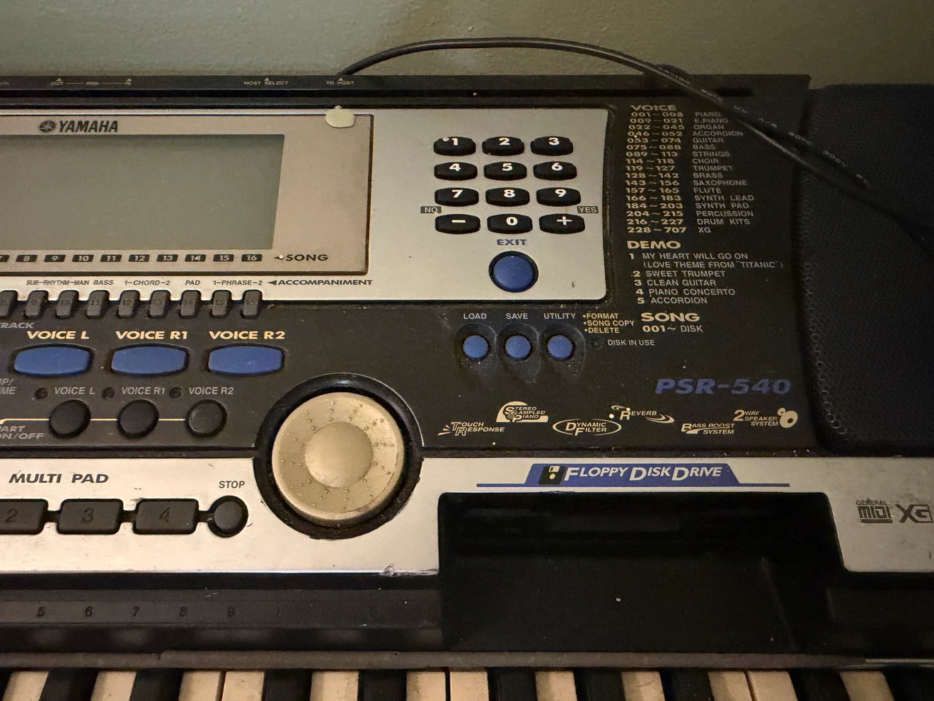 Yamaha PSR-540 Electronic Keyboard with Floppy Disk Drive - photo 2