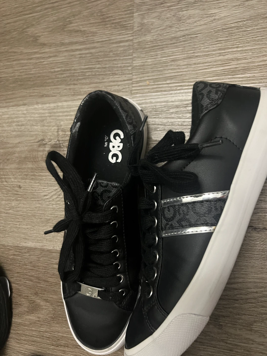 GBG Los Angeles Black Sneakers